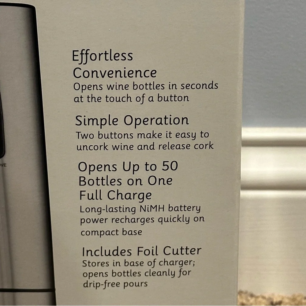 NEW Cuisinart Electric Wine Opener. Stainless Steel, Cordless. Great gift!